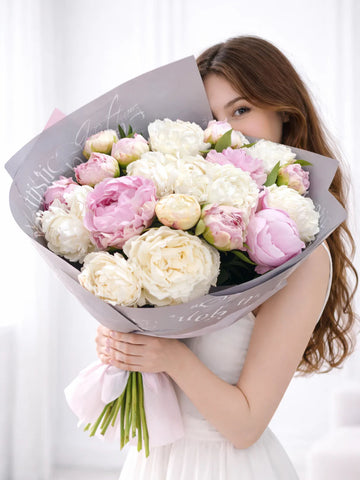 Blushing Elegance – 10 Pink & 10 White Peonies Bouquet